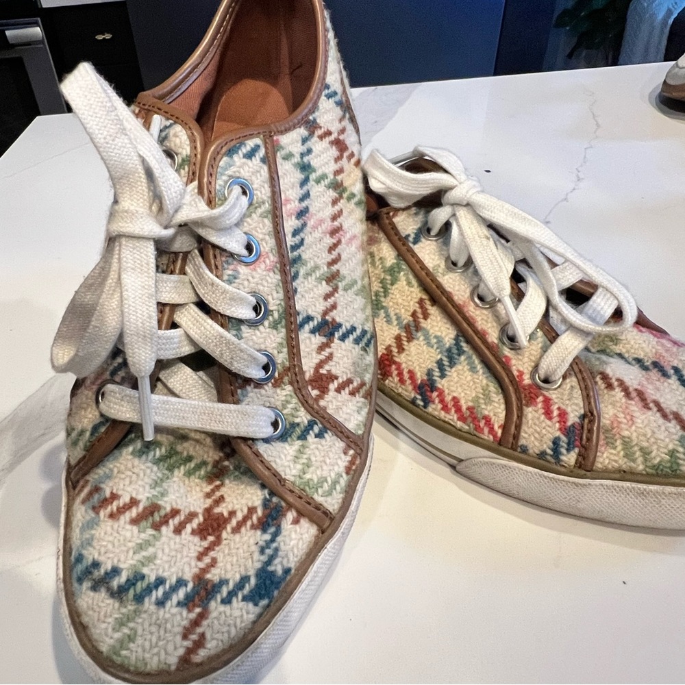 Size 7 1/2 coach tennis shoes
